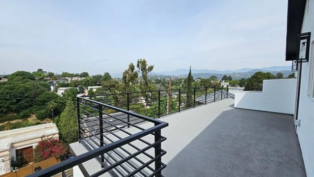 1114 Oban Drive, Los Angeles, CA 90065