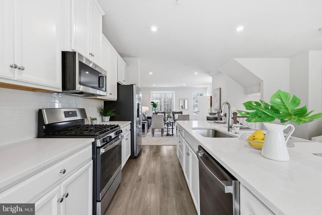 9590 GLEN OAKS LN, Columbia, MD 21046