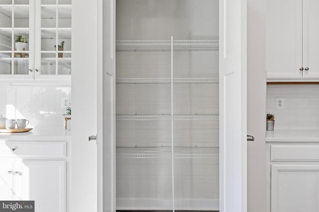 9590 GLEN OAKS LN, Columbia, MD 21046