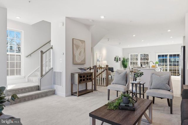 9590 GLEN OAKS LN, Columbia, MD 21046