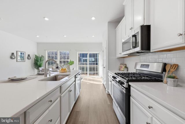 9590 GLEN OAKS LN, Columbia, MD 21046