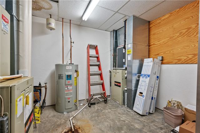 568 Galiffa Dr, Donora, PA 15033