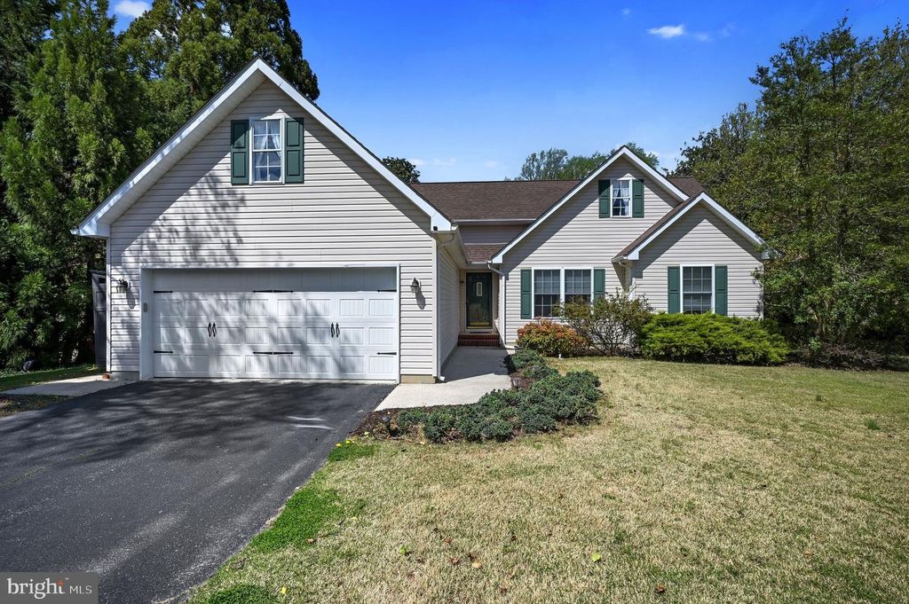 19 HUNTLEY CIR, Dover, DE 19901
