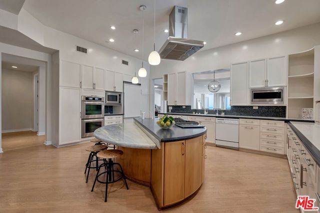 1351 Palisades Beach Road 200, Santa Monica, CA 90401