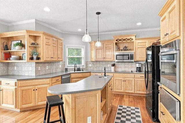 509 Peach Tree Circle, Gardner, KS 66030