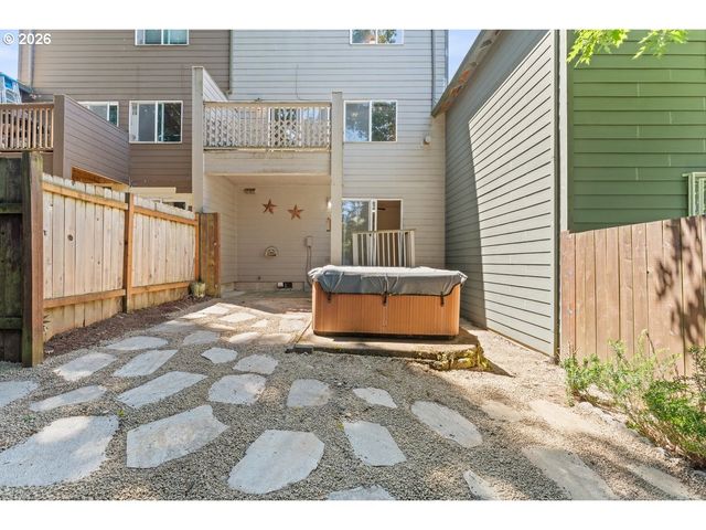 15820 Ne BEECH St, Portland, OR 97230