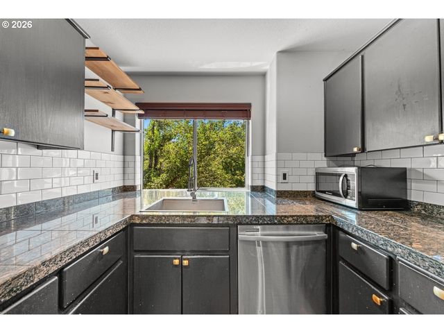 15820 Ne BEECH St, Portland, OR 97230