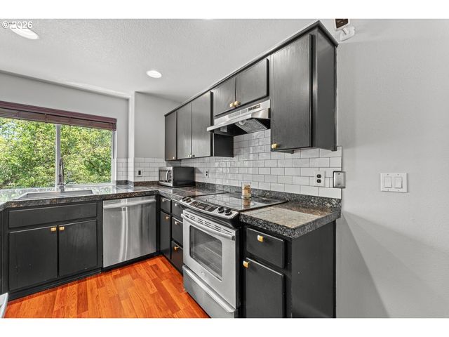 15820 Ne BEECH St, Portland, OR 97230