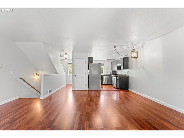 15820 Ne BEECH St, Portland, OR 97230