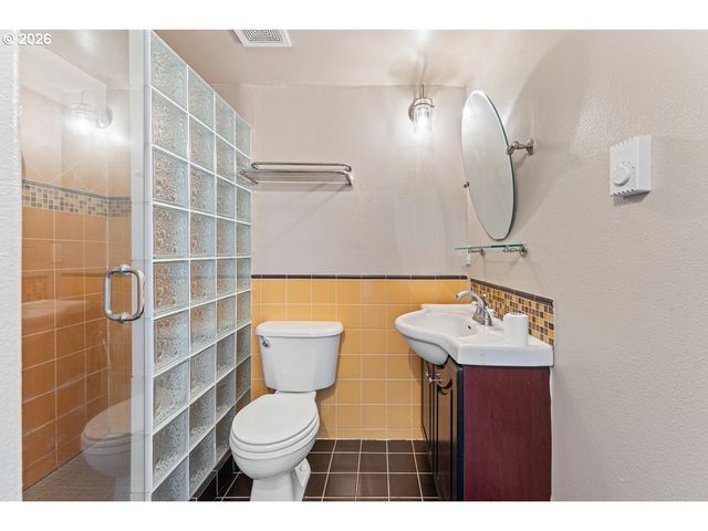 15820 Ne BEECH St, Portland, OR 97230