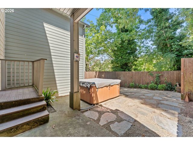 15820 Ne BEECH St, Portland, OR 97230