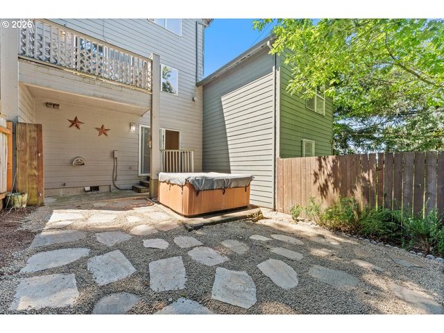 15820 Ne BEECH St, Portland, OR 97230