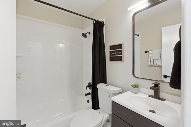 2102 TRAFALGAR DR, Fort Washington, MD 20744