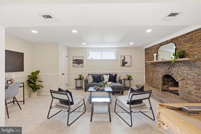 2102 TRAFALGAR DR, Fort Washington, MD 20744