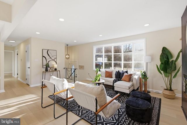 2102 TRAFALGAR DR, Fort Washington, MD 20744