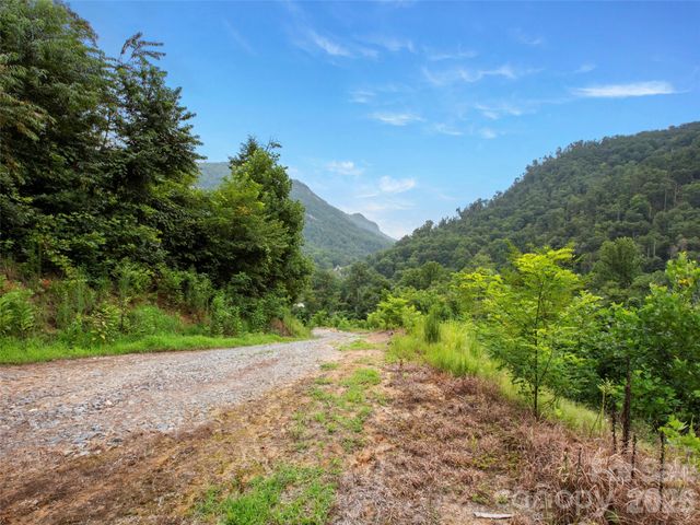 213 Three Rivers Drive, Hendersonville, NC 28792