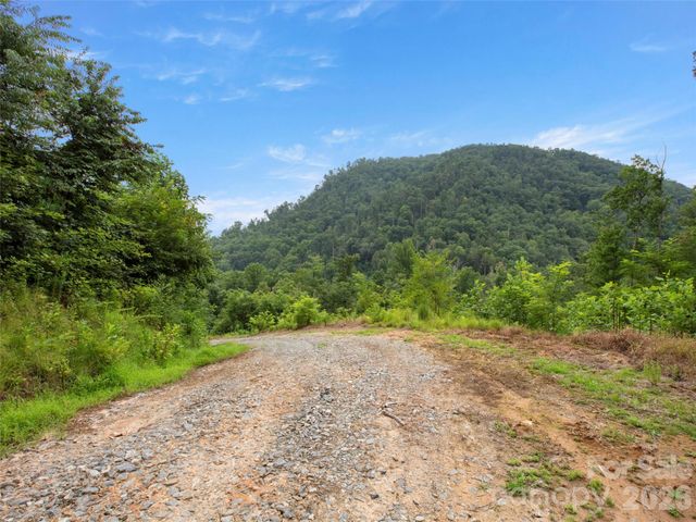 213 Three Rivers Drive, Hendersonville, NC 28792