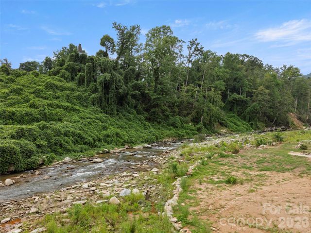 213 Three Rivers Drive, Hendersonville, NC 28792
