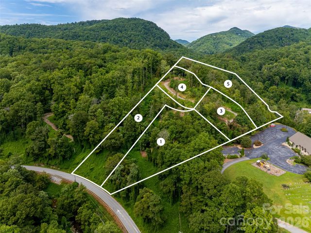 213 Three Rivers Drive, Hendersonville, NC 28792
