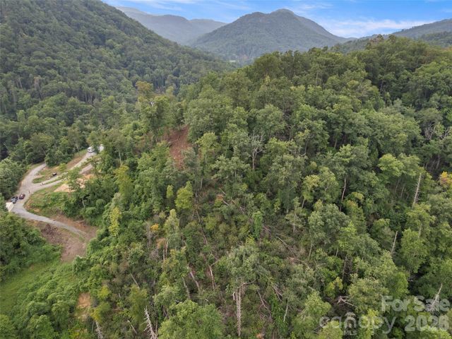 213 Three Rivers Drive, Hendersonville, NC 28792
