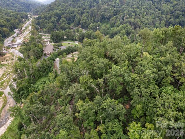 213 Three Rivers Drive, Hendersonville, NC 28792
