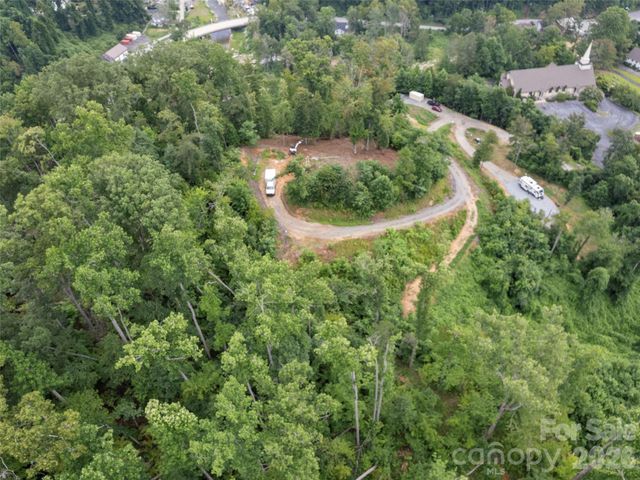 213 Three Rivers Drive, Hendersonville, NC 28792