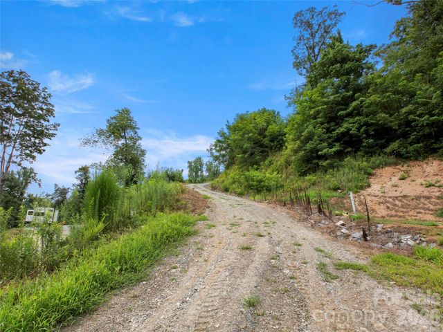 213 Three Rivers Drive, Hendersonville, NC 28792