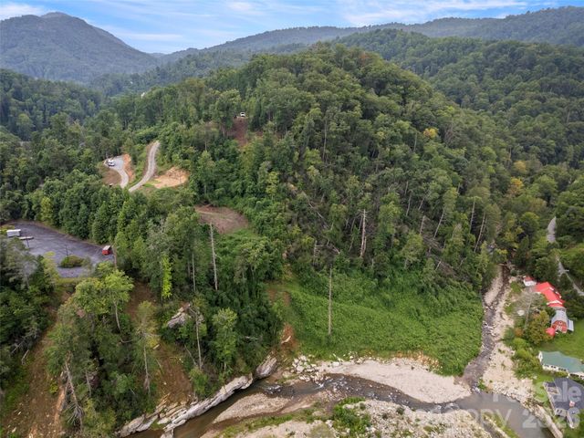 213 Three Rivers Drive, Hendersonville, NC 28792