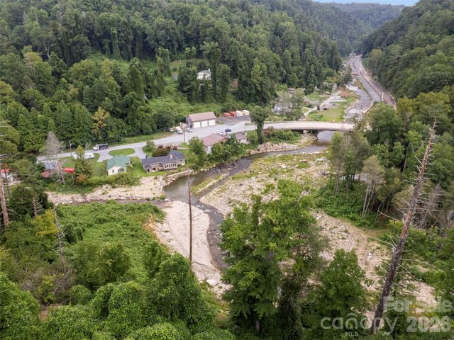 213 Three Rivers Drive, Hendersonville, NC 28792