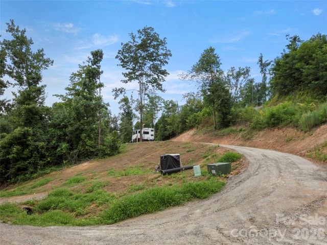 213 Three Rivers Drive, Hendersonville, NC 28792