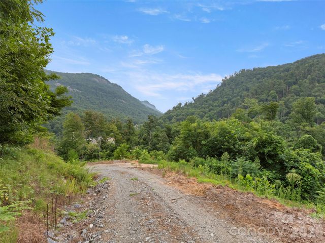 213 Three Rivers Drive, Hendersonville, NC 28792