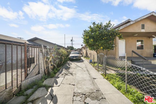 426 E 107th Street, Los Angeles, CA 90003