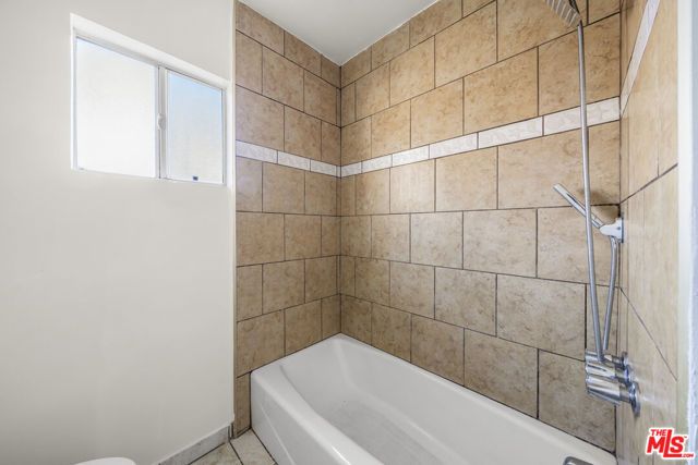 426 E 107th Street, Los Angeles, CA 90003