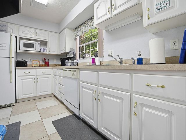 1431 LAKE VILLA DRIVE, Tavares, FL 32778