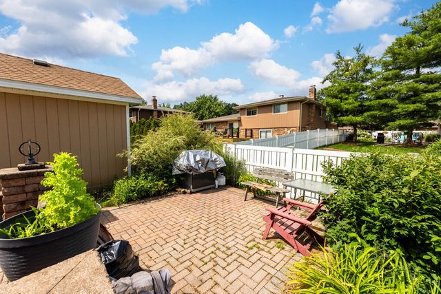 15700 Pine Road, Oak Forest, IL 60452