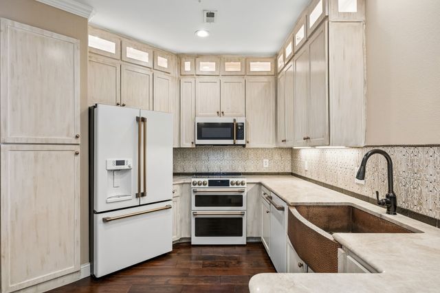 330 Las Colinas Boulevard E 1302, Irving, TX 75039