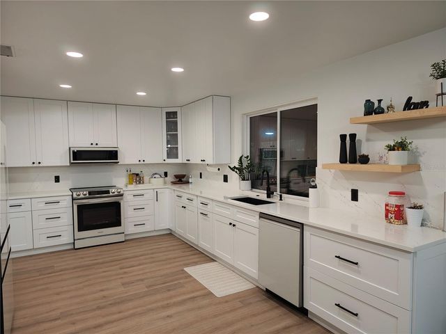 820 N WEKIWA SPRINGS ROAD, Apopka, FL 32712