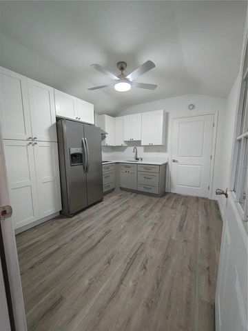 820 N WEKIWA SPRINGS ROAD, Apopka, FL 32712