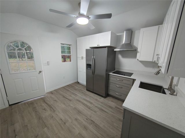 820 N WEKIWA SPRINGS ROAD, Apopka, FL 32712