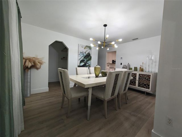 820 N WEKIWA SPRINGS ROAD, Apopka, FL 32712