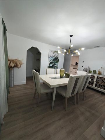 820 N WEKIWA SPRINGS ROAD, Apopka, FL 32712