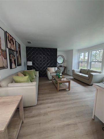 820 N WEKIWA SPRINGS ROAD, Apopka, FL 32712