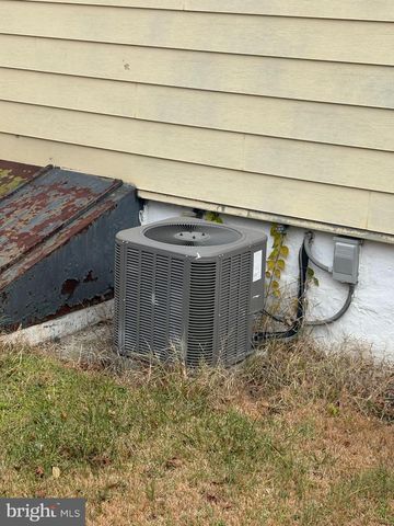 125 S GOVERNOR PRINTZ BLVD, Essington, PA 19029