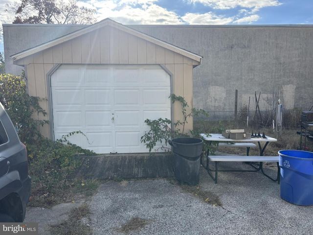 125 S GOVERNOR PRINTZ BLVD, Essington, PA 19029