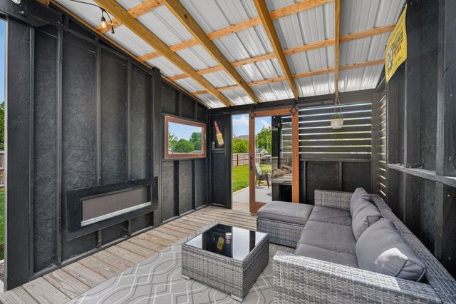 5817 NW 103rd Street, Johnston, IA 50131