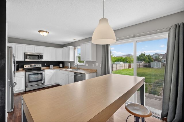 5817 NW 103rd Street, Johnston, IA 50131