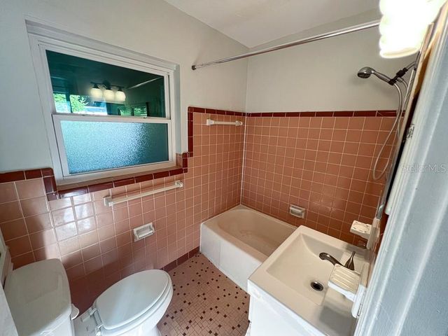 610 NW 34TH TERRACE, Gainesville, FL 32607