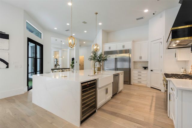 4373 W Northwest Highway, Dallas, TX 75220