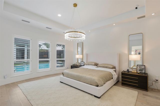 4373 W Northwest Highway, Dallas, TX 75220