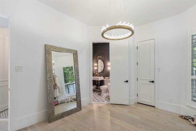 4373 W Northwest Highway, Dallas, TX 75220